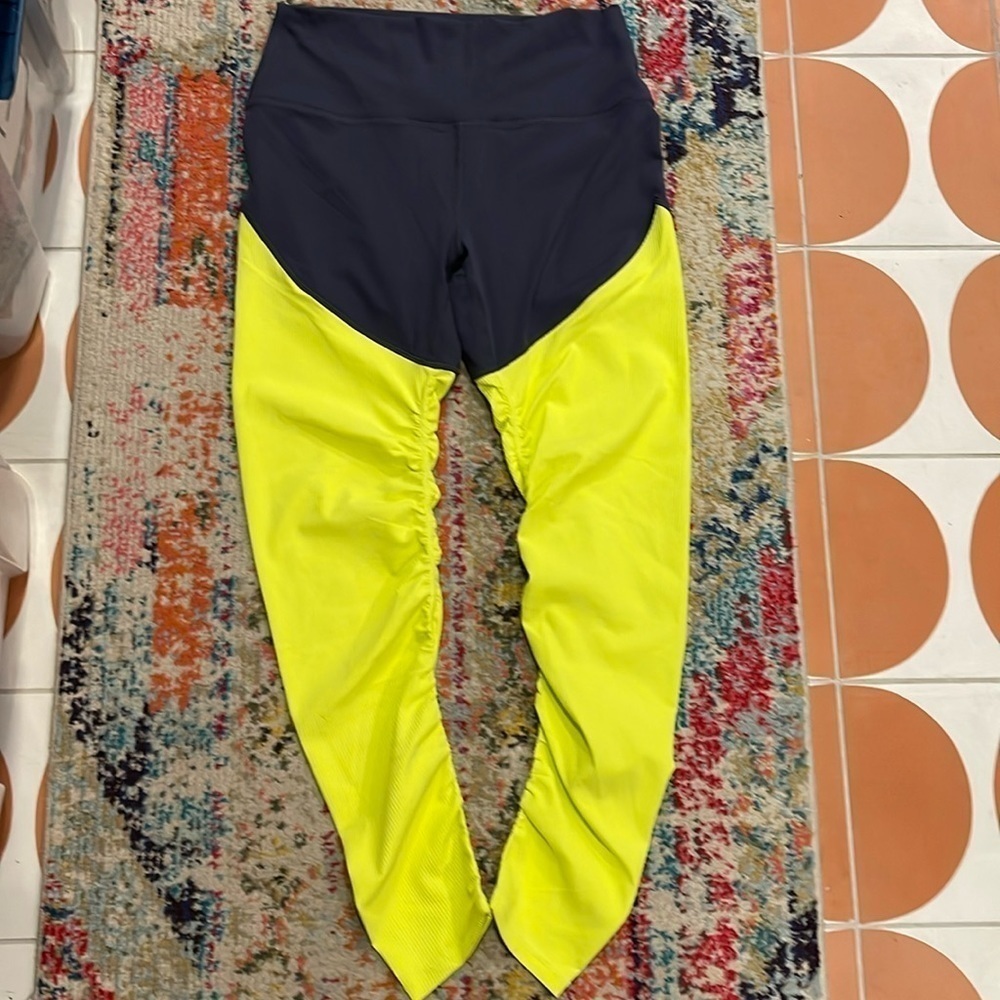 Zyia Neon Yellow Parallel Luxe Hi-Rise 7/8 Leggings